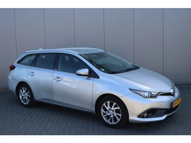 Toyota Auris Touring Sports 1.2T 116PK Automaat Aspiration Navigatie/Camera/Stoelverwarming/Cruise-c...