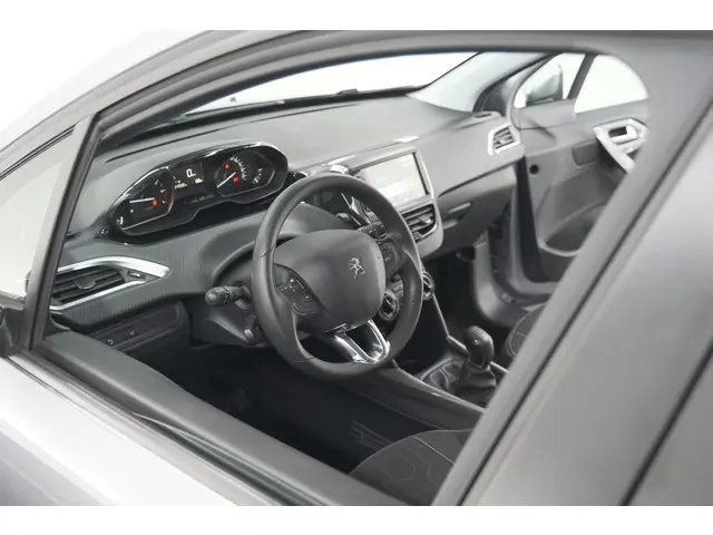 Peugeot 2008 PureTech 110 Blue Lion | Trekhaak | Apple Carplay | Parkeersensoren