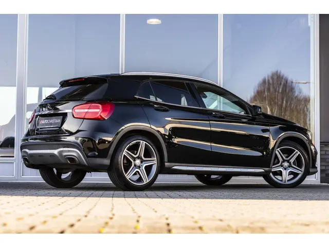 Mercedes-Benz GLA-klasse 180 AMG Night Edition Plus | Camera | 19" | Bi-Xenon