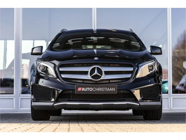 Mercedes-Benz GLA-klasse 180 AMG Night Edition Plus | Camera | 19" | Bi-Xenon