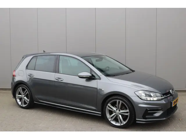 Volkswagen Golf 1.5 TSI 150PK Highline Business R Navigatie/Camera/Stoelverwarming/Adaptive-cruiseco...