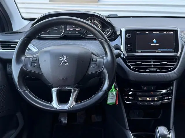 Peugeot 208 1.2 PureTech Allure 2e Eigenaar|Navi|Clima|Trekhaak|Cruise|D-riem vv in 2023|Carplay|PDC...