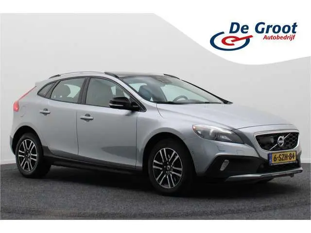 Volvo V40 Cross Country 1.6 T4 Summum Panoramadak, Leer, Adapt. Cruise, Trekhaak, Camera, Xenon, Navigatie