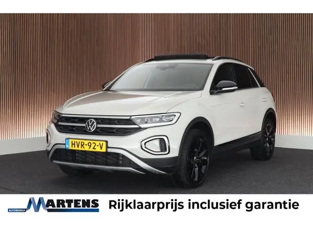 Volkswagen T-Roc 1.5 TSI 150pk DSG Style Trekhaak Camera Panoramadak IQ.Light Stoelverwarming Carpla...
