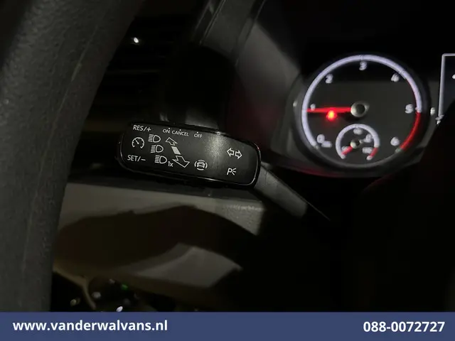 Volkswagen Transporter 2.0 TDI L1H1 Euro6 Airco | Cruisecontrol | Trekhaak Bijrijdersbank, Achterkle...