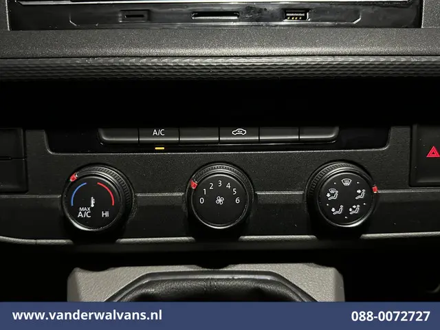Volkswagen Transporter 2.0 TDI L1H1 Euro6 Airco | Cruisecontrol | Trekhaak Bijrijdersbank, Achterkle...