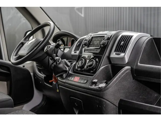 Fiat Ducato **2.3 MultiJet Bakwagen met laadklep | Euro 6 | 131 PK | Climate | Camera | Cruise | LED...