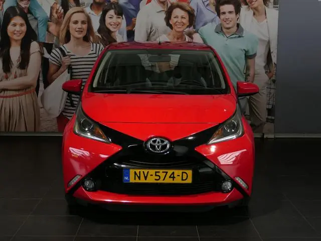 Toyota Aygo 1.0 VVT-i x-play - Camera - Airco - Bluetooth
