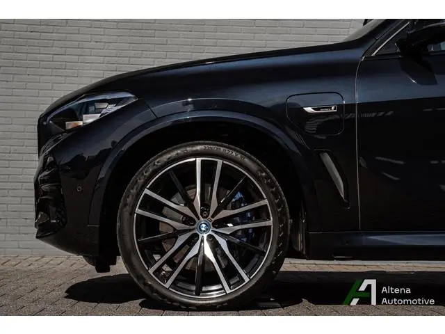 BMW X5 xDrive45e High Executive M-sport, comfort stoelen, BTW, panoramadak, trekhaak, 22"