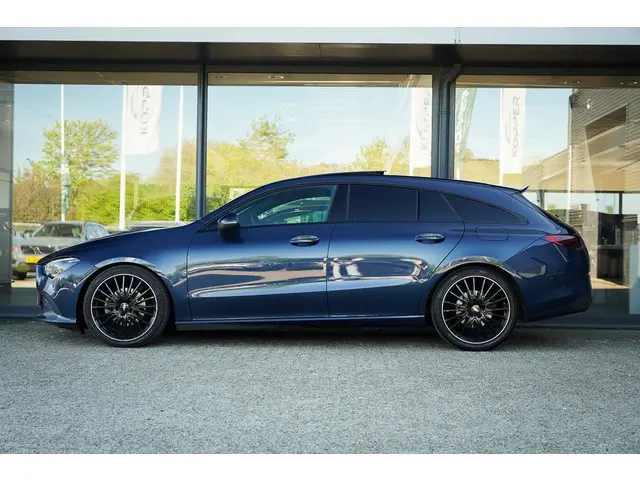 Mercedes-Benz CLA-klasse Shooting Brake 180 d / Aut / Pano / Sfeerverlichting / Leder