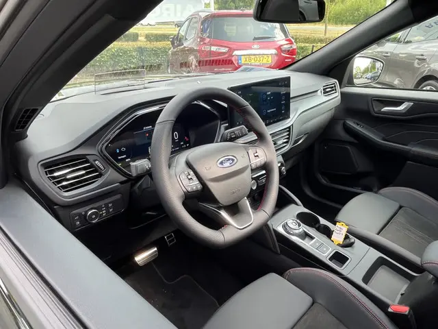 Ford Kuga 2.5 PHEV ST-Line X 243pk Automaat | Full Options | E-Trekhaak | Panodak | Coast-to-Coast M...