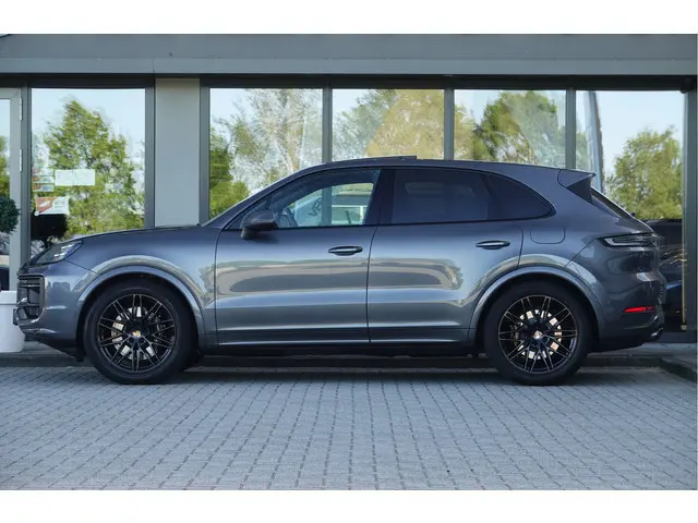 Porsche Cayenne 3.0 E-Hybrid Sport Chrono Plus | Panodak | Memory | Bose | ACC | Soft Close |