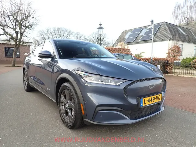 Ford Mustang Mach-E RWD 75 kWh 93% SOH / CARPLAY / 360°CAMERA / STOEL-STUURVERWARMING / TREKHAAK