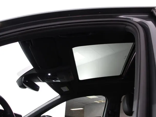 Volkswagen T-Roc 1.5 TSI DSG R-Line + Design pakket Black Automaat Climate control Stoelverwarming S...