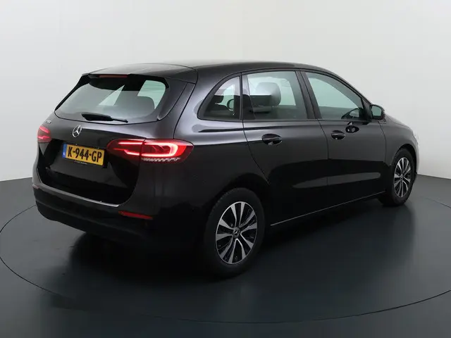Mercedes-Benz B-klasse 180 Style | Widescreen Camera LED