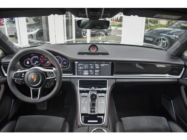 Porsche Panamera 4.0 GTS Trekhaak Elc Pano Soft-Close 4 Wielbesturi