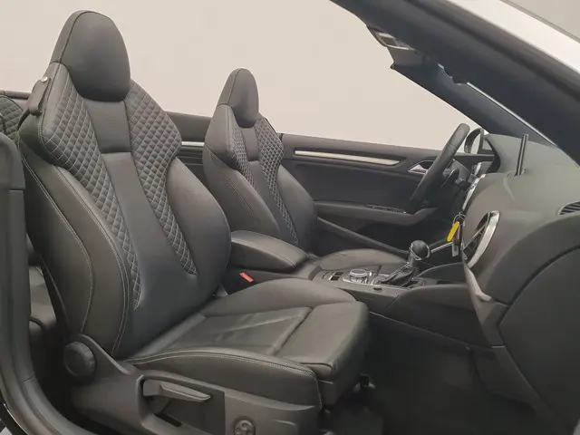 Audi A3 Cabriolet S3 2.0 TFSI 301pk quattro RS-Zetels