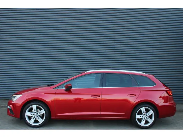 SEAT Leon ST 1.0 TSI FR Ultimate Edition Full-Led Alcantara Virtual-Cockpit Beats