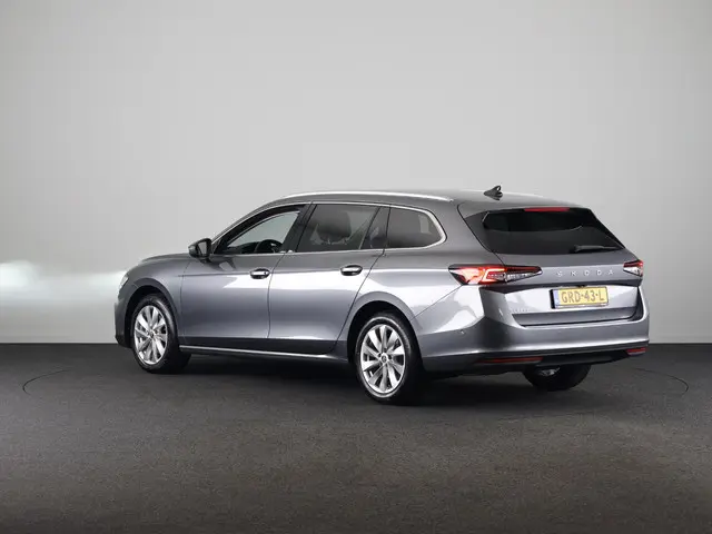 Skoda Superb Combi 1.5 TSI MHEV Business Edition 150pk | Navigatie | Premium Audio | 360° Camera |