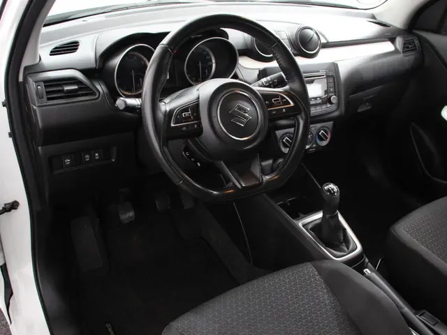 Suzuki Swift 1.2 Hybrid Club | Airco | Cruise Control Adaptive | Bluetooth | 5 deurs