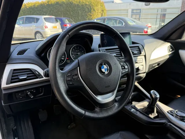 BMW 1-serie BJR 2014 116i 136 PK EDE High Executive LEDER | XENON | STOELVERWARMING | NAVI | 96DKM!