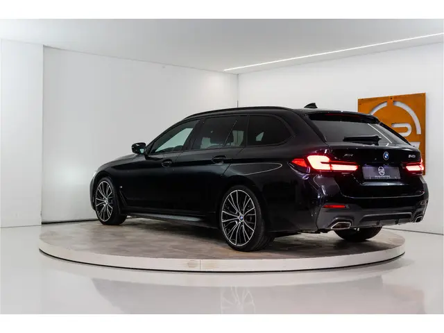 BMW 5-serie Touring 540i xDrive High Executive M Sport 334PK | Vierwiel sturing | Laser | Pano | HUD...