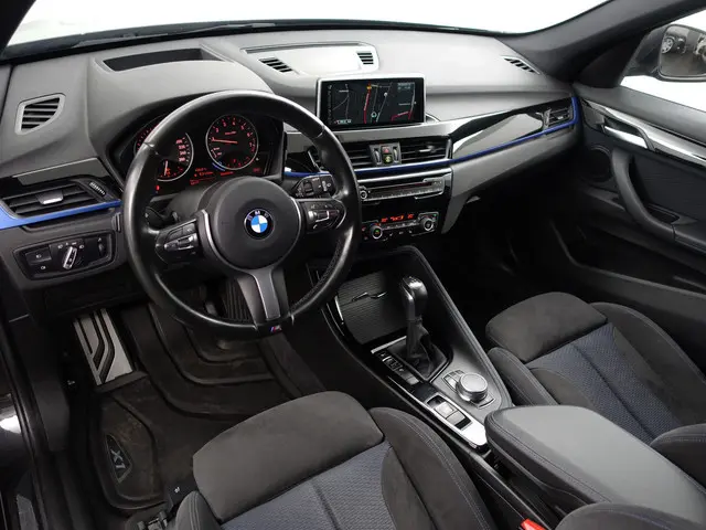 BMW X1 sDrive18i M Sport Aut- Head Up, Xenon Led, M Performance Interieur, Sfeerverlichting, Privacy...