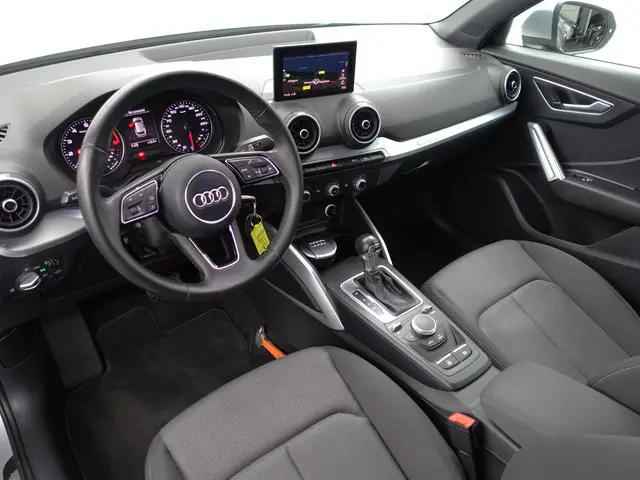 Audi Q2 1.4 TFSI 150pk S Line Black Optic Aut- Sport Interieur, Navigatie, Park Assist, Cruise, Trek...
