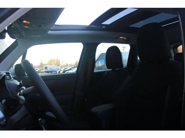 Jeep Renegade 1.5T 130PK e-Hybrid ALTITUDE | DRAADLOZE APPLE CARPLAY/ANDROID AUTO | PANORAMISCH SCHUIF/KANTEL DAK | FULL LED KOPLAMPEN | DODEHOEK DETECTIE | ADAPTIVE CRUISE CONTROL | LICHTMETALEN VELGEN 17" | ACHTERUITRIJ CAMERA | DAB+ RADIO | NAVIGATIE | PARKEERSENSOREN VOOR + ACHTER | AUTOMATISCH INPARKEREN | KEYLESS ENTRY/START |