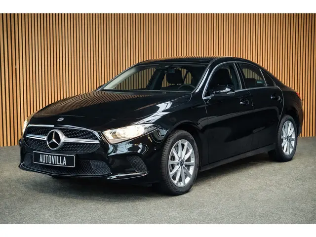 Mercedes-Benz A-klasse 250 e Business Line Leer Navi Carplay PTS Elektr. trekhaak Stoelverwarming Da...