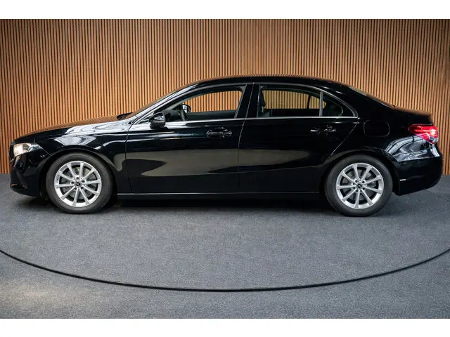 Mercedes-Benz A-klasse 250 e Business Line Leer Navi Carplay PTS Elektr. trekhaak Stoelverwarming Da...