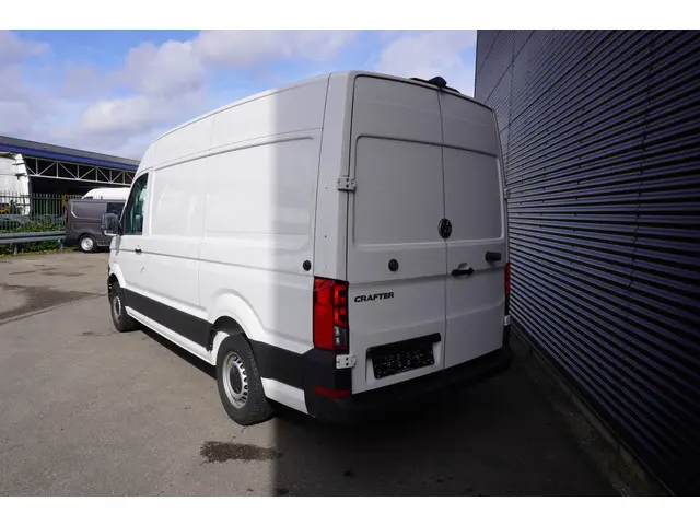 Volkswagen Crafter 180pk Automaat L3H3/L2H2 Apple carplay Camera Airco 3-zits