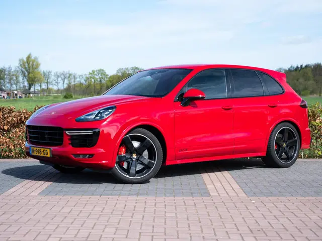 Porsche Cayenne 3.6 GTS | Alcantara | Sport Design | Sportuitlaat | Adaptive Cruise | Comfort Pakket...