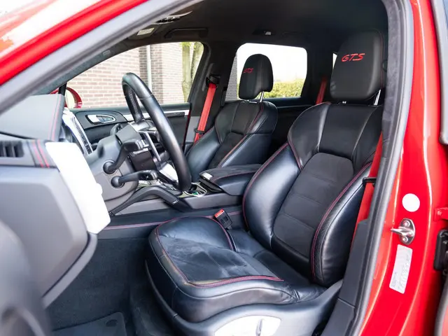 Porsche Cayenne 3.6 GTS | Alcantara | Sport Design | Sportuitlaat | Adaptive Cruise | Comfort Pakket...