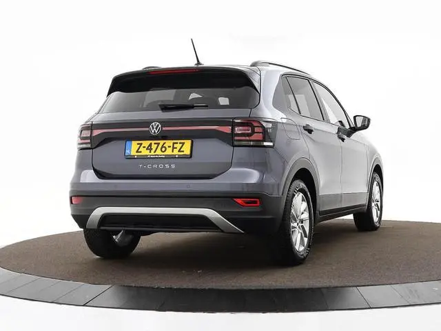 Volkswagen T-Cross 1.0 TSI 95pk · Camera · Apple/Android Car Play · Navigatie · Stoelverwarming · 16...