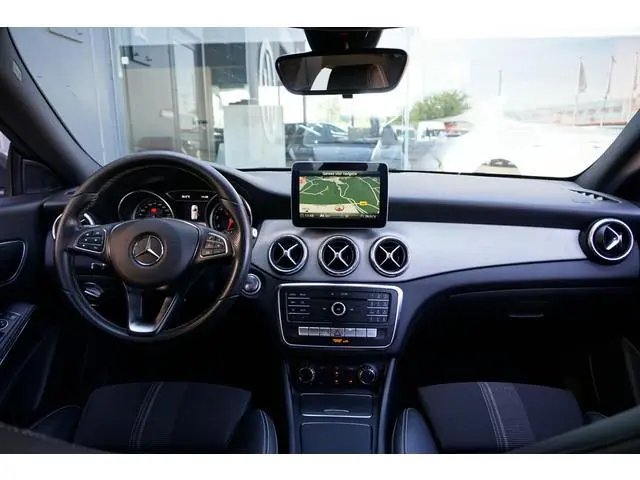 Mercedes-Benz CLA-klasse Shooting Brake 180 Business Solution AUT. + CAMERA / TREKHAAK