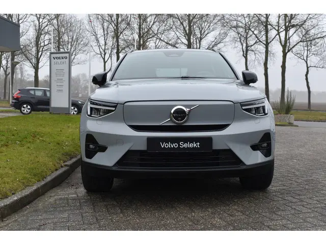 Volvo EX40