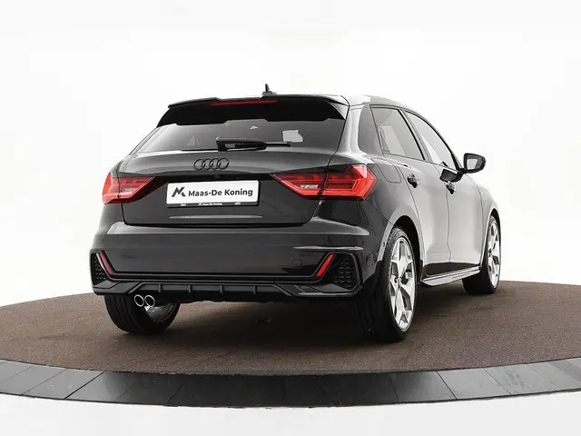 Audi A1 Sportback 40 TFSI 207pk S-Tronic S Edition · Camera · SONOS Sound · Apple/Android Car Play ·...