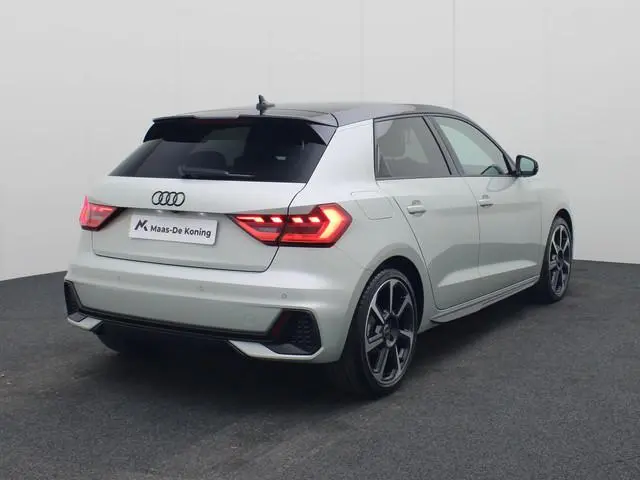 Audi A1 Sportback 30 TFSI/116PK S Line · Apple/Android Car Play · Camera + Parkeersensoren · LED · G...