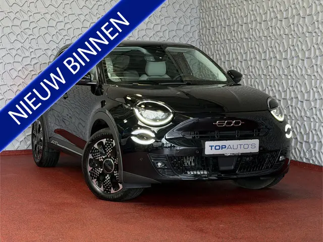 Fiat 600 1.2 HYBRID LA PRIMA CAMERA CARPLAY ADAP.CRUISE STOELVERW. ELEK.KLEP  LEER MASSAGE ELEK.STOE...