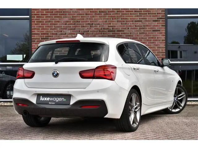 BMW 1-serie 118i M-Sport NL-auto 18inch Leder LED Shadowline