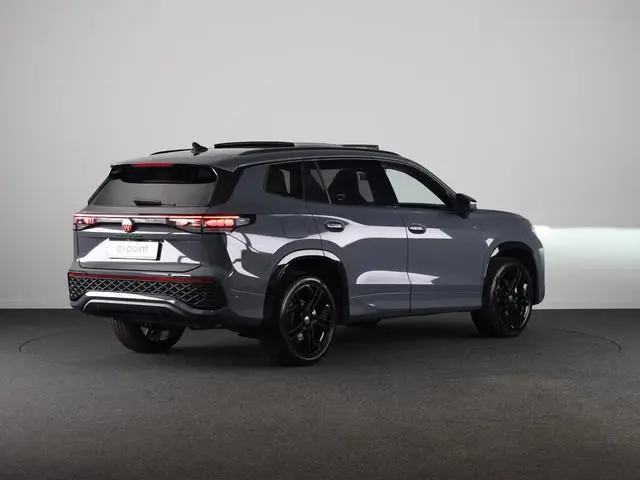 Volkswagen Tayron R-Line Edition 1.5 eHybrid 200 kW / 272 PK SUV 6 v Panoramadak | Trekhaak | 360 ca...
