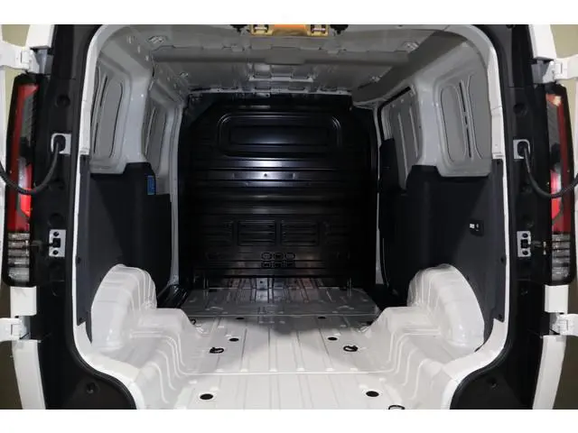 Kia PV5 L2 Longe Range 71.2 KWh Plus 416km WLTP Sidesteps