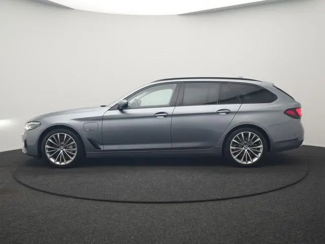 BMW 5-serie Touring 530e Business Edition Plus PHEV 293pk Dealer O.H. | Trekhaak Af Fabriek | Adapti...