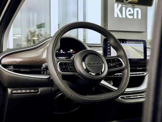 Fiat 500E Business Berlina 42 kWh | Navigatie |