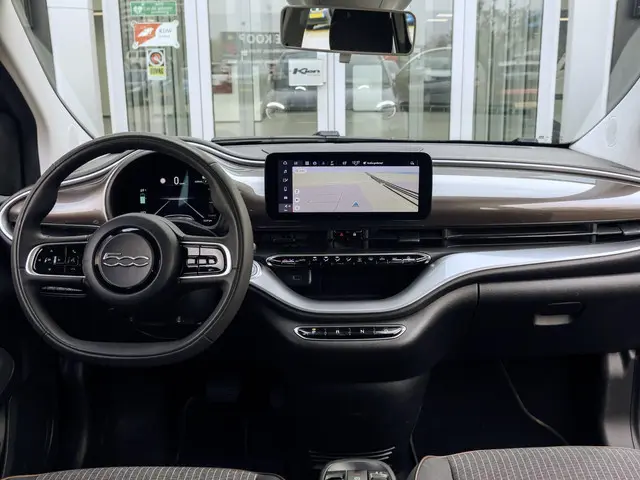 Fiat 500E Business Berlina 42 kWh | Navigatie |