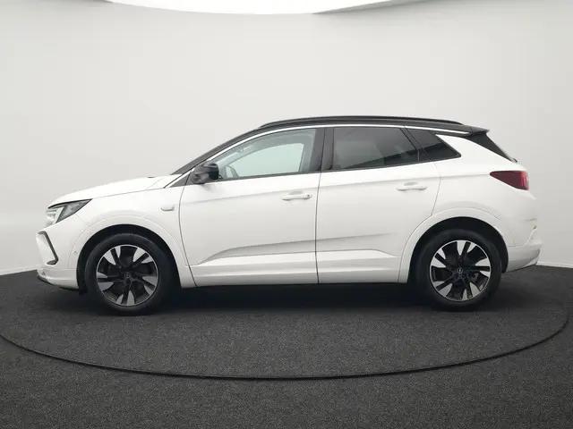 Opel Grandland Turbo NIEUW MODEL Elegance 131pk | Camera | Cruise Control | Lederen Sportstoelen Verwarmd | Park Assist | Apple Carplay | Verwarmd Stuur | Navigatie | Virtual | DAB |