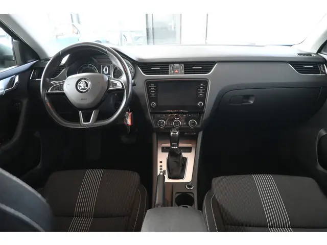 ŠKODA Octavia Combi 1.0 TSI Automaat Greentech Ambition Business Clima Trekhaak Apple CarPlay Cruise...