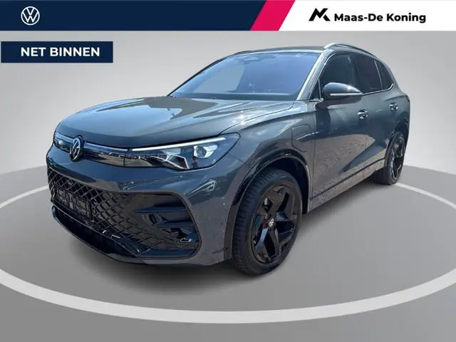 Volkswagen Tiguan 1.5 eHybrid 204pk DSG R-Line Edition · Inklap. Trekhaak · 360 Camera · Matrix LED...