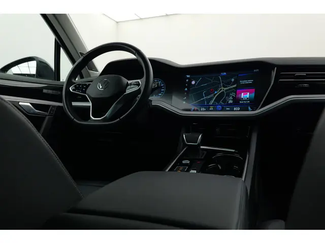 Volkswagen Touareg 3.0 TSi eHybrid 4MOTION | Trekhaak | DYNAudio | Keyless | Leer | 22" licht metaal